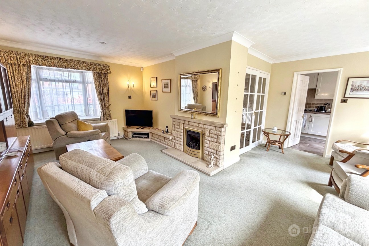 Pallett Drive, St Nicolas Park, Nuneaton, CV11 6JA