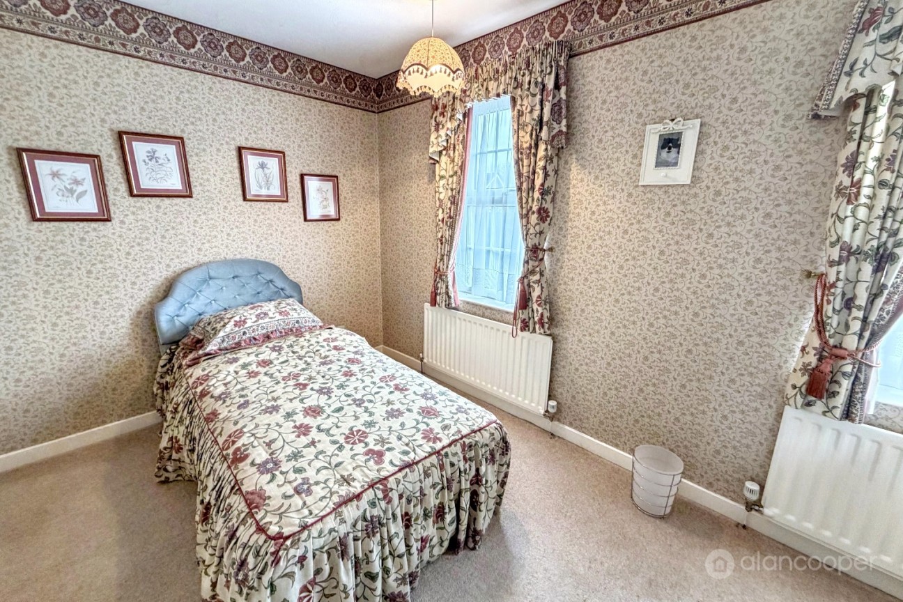 Pallett Drive, St Nicolas Park, Nuneaton, CV11 6JA