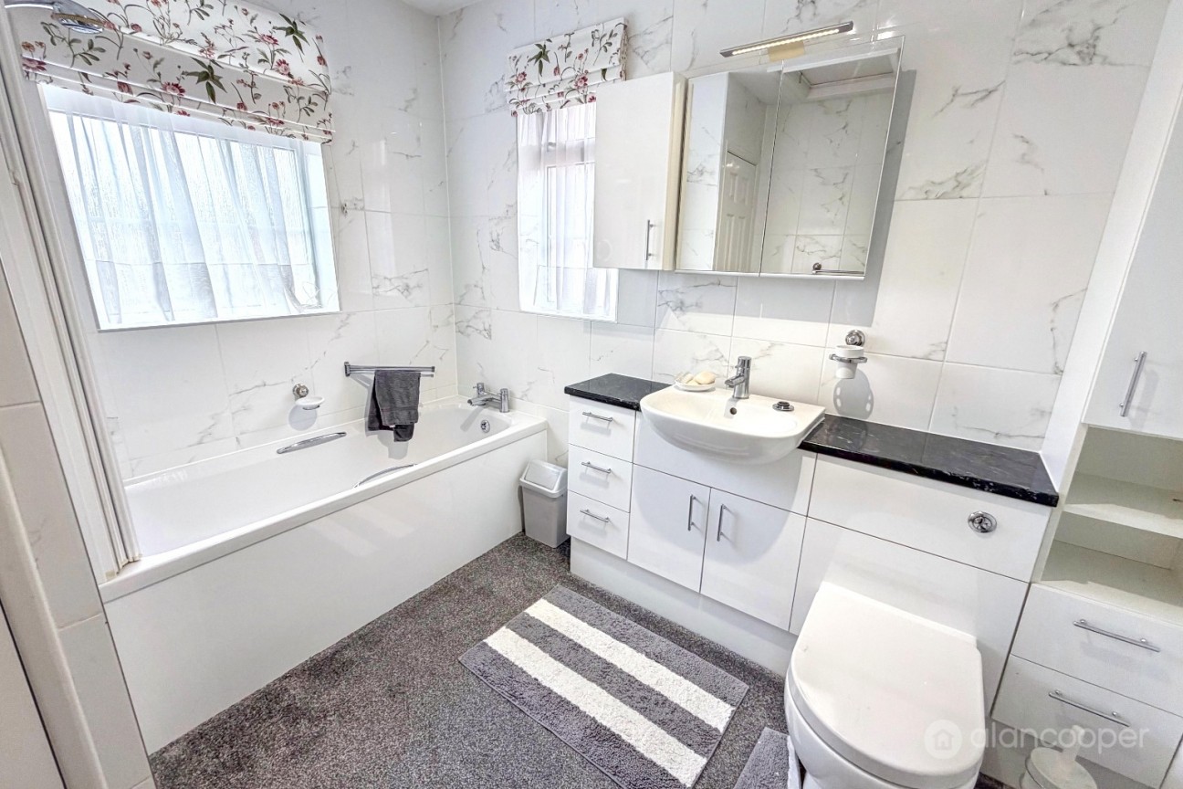 Pallett Drive, St Nicolas Park, Nuneaton, CV11 6JA