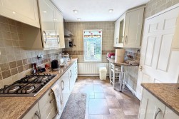 Pallett Drive, St Nicolas Park, Nuneaton, CV11 6JA