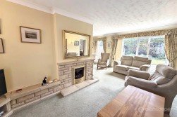 Pallett Drive, St Nicolas Park, Nuneaton, CV11 6JA