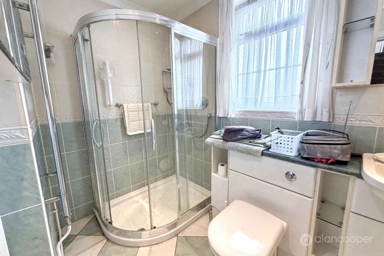 Pallett Drive, St Nicolas Park, Nuneaton, CV11 6JA