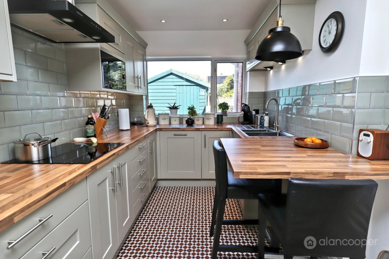 Clay Avenue, St Nicolas Park, Nuneaton, CV11 6DU