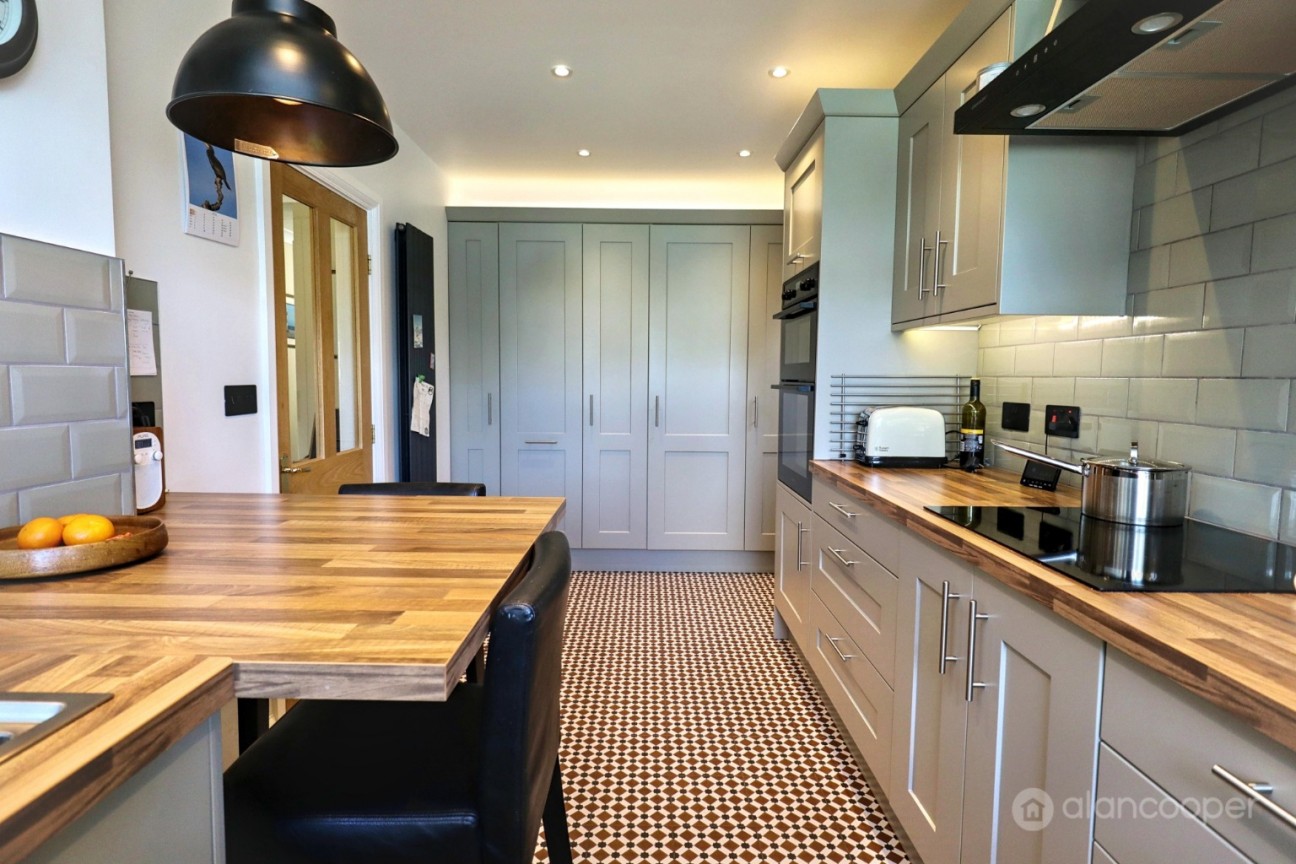 Clay Avenue, St Nicolas Park, Nuneaton, CV11 6DU