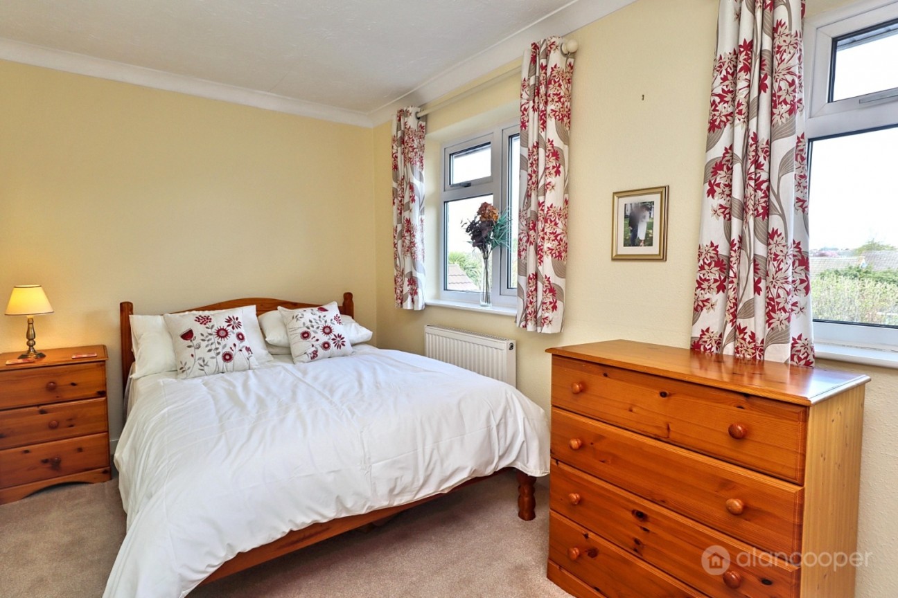 Clay Avenue, St Nicolas Park, Nuneaton, CV11 6DU