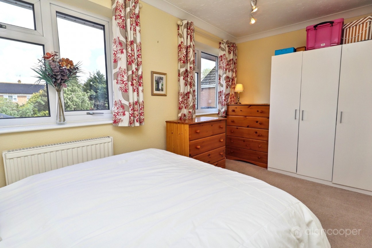 Clay Avenue, St Nicolas Park, Nuneaton, CV11 6DU