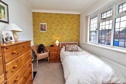 Clay Avenue, St Nicolas Park, Nuneaton, CV11 6DU