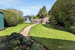 Clay Avenue, St Nicolas Park, Nuneaton, CV11 6DU