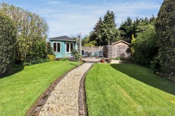 Clay Avenue, St Nicolas Park, Nuneaton, CV11 6DU