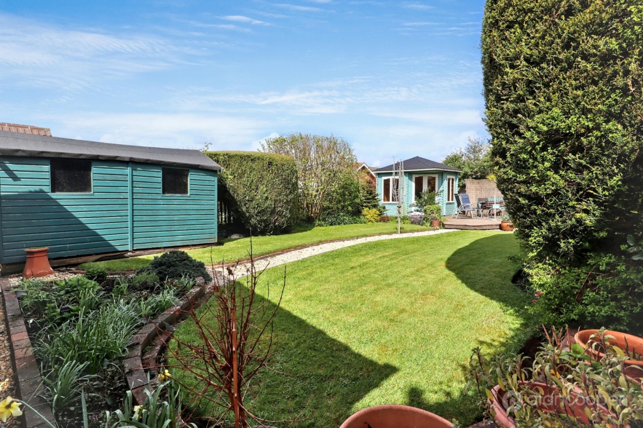 Clay Avenue, St Nicolas Park, Nuneaton, CV11 6DU