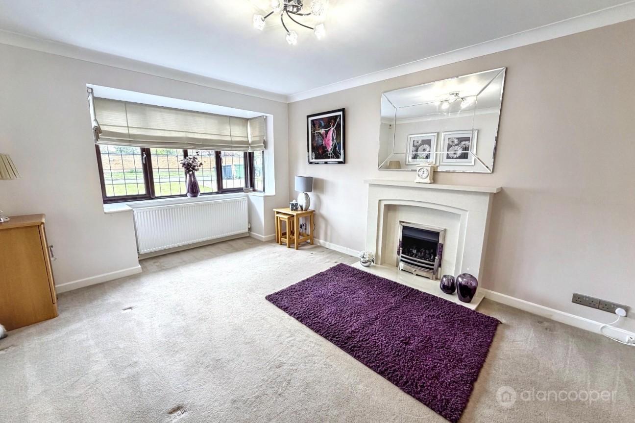 Dorchester Way, St Nicolas Park, Nuneaton, CV11 6XB