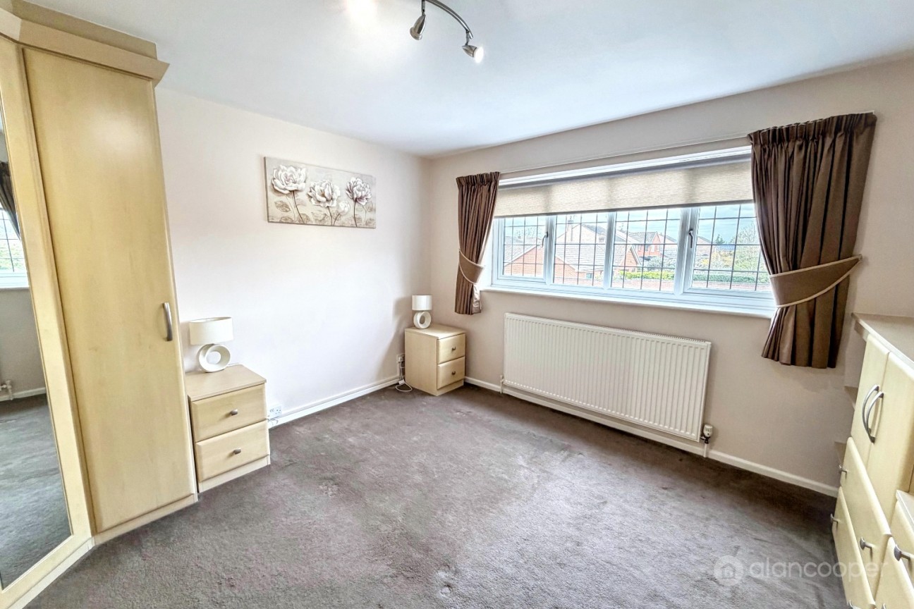 Dorchester Way, St Nicolas Park, Nuneaton, CV11 6XB