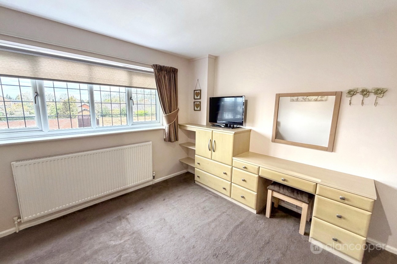 Dorchester Way, St Nicolas Park, Nuneaton, CV11 6XB