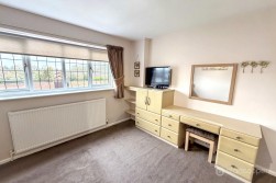 Dorchester Way, St Nicolas Park, Nuneaton, CV11 6XB