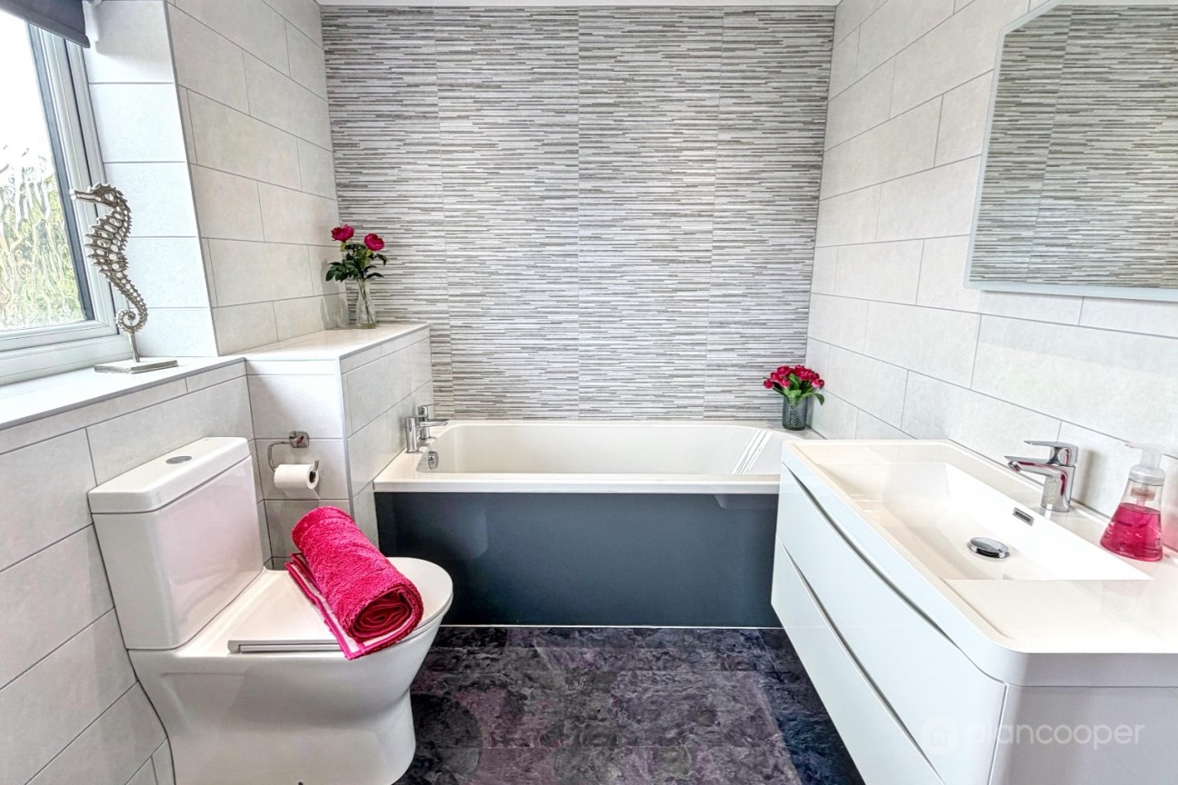 Dorchester Way, St Nicolas Park, Nuneaton, CV11 6XB