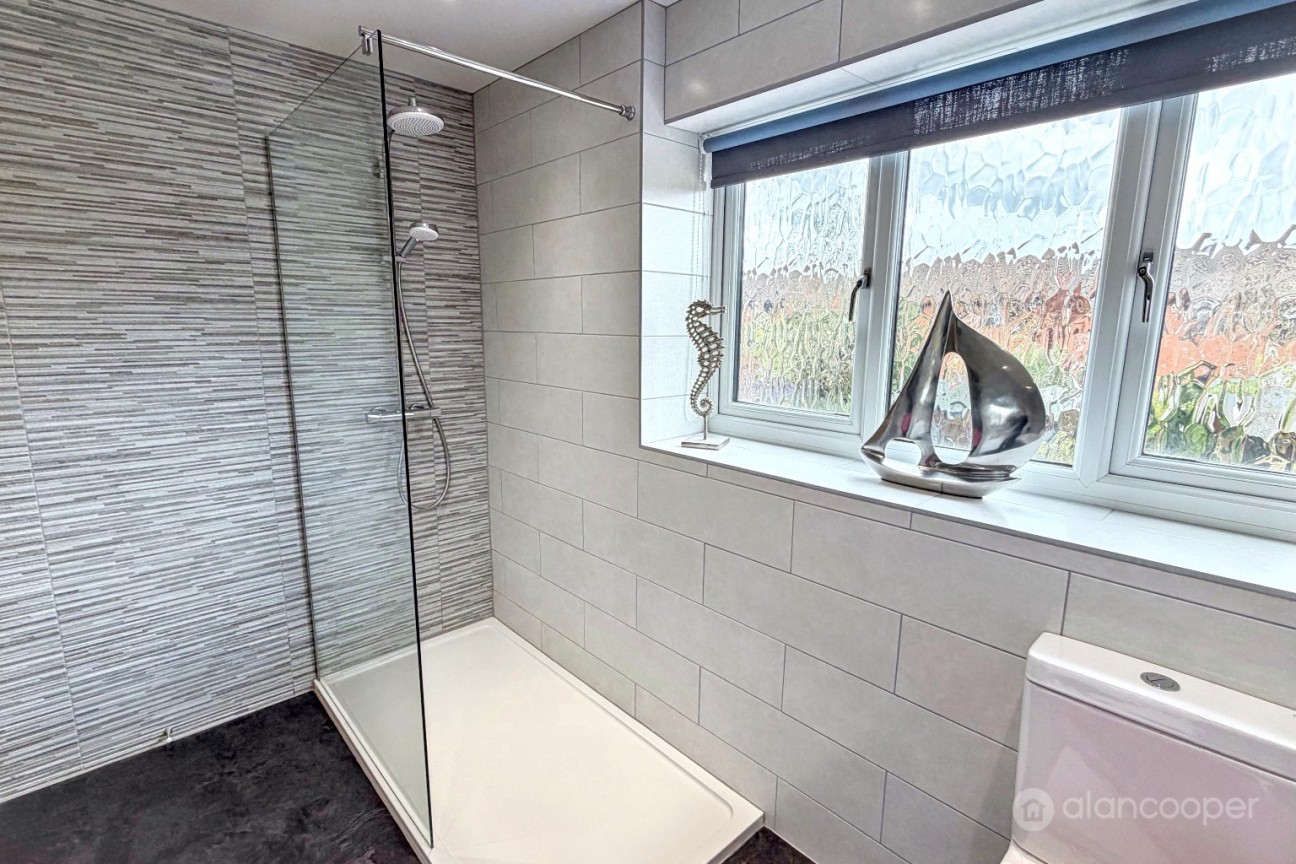 Dorchester Way, St Nicolas Park, Nuneaton, CV11 6XB