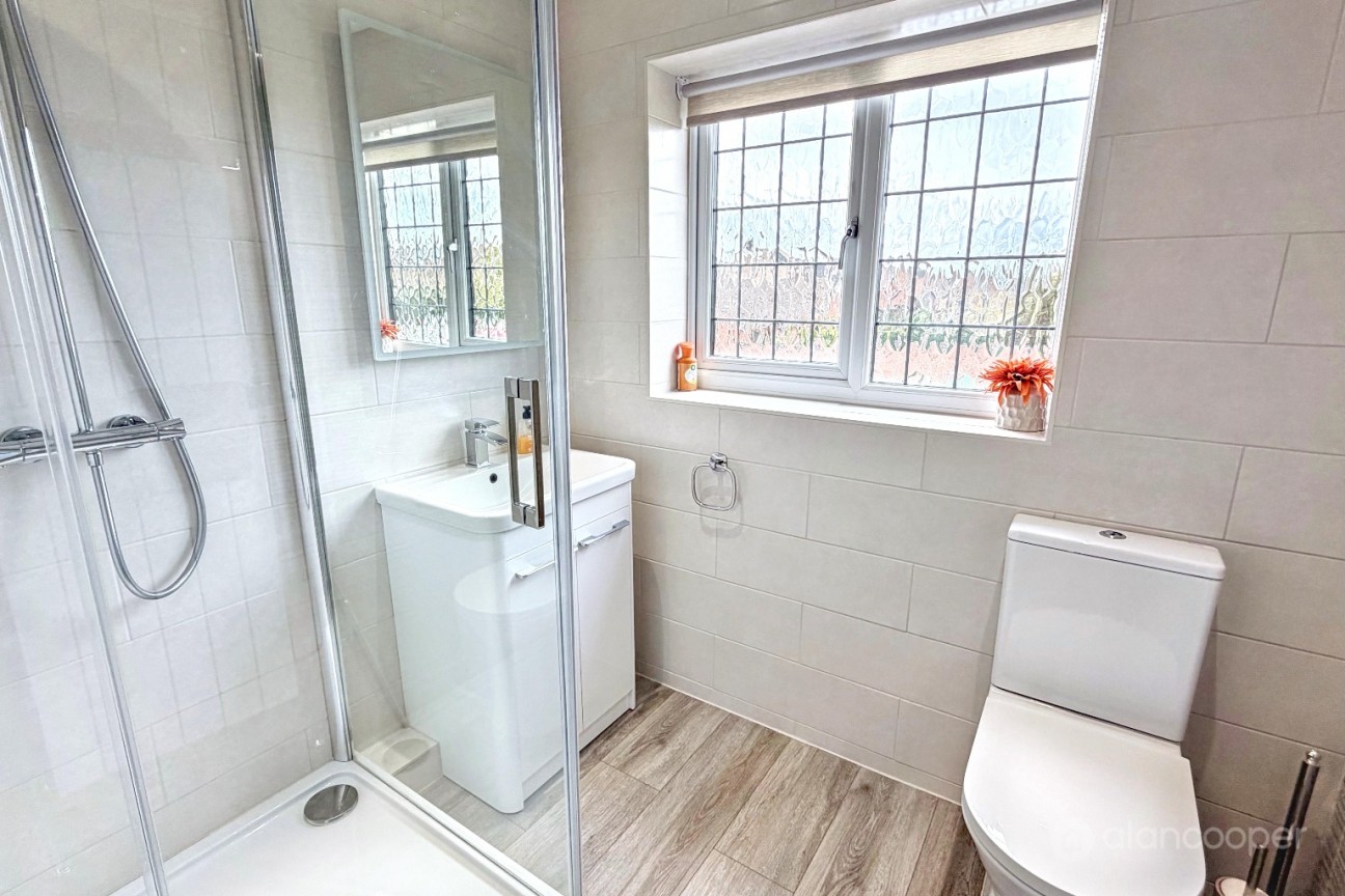 Dorchester Way, St Nicolas Park, Nuneaton, CV11 6XB