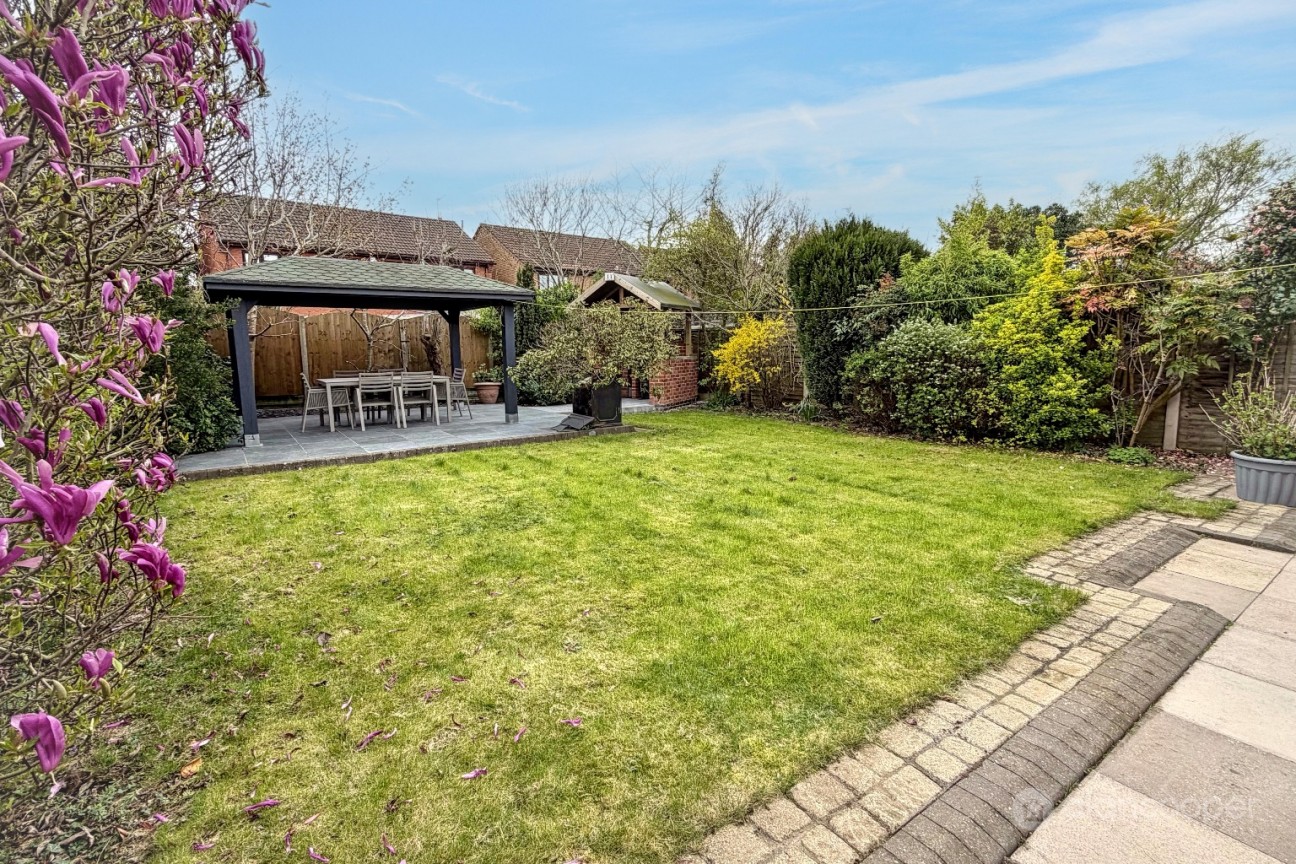 Dorchester Way, St Nicolas Park, Nuneaton, CV11 6XB