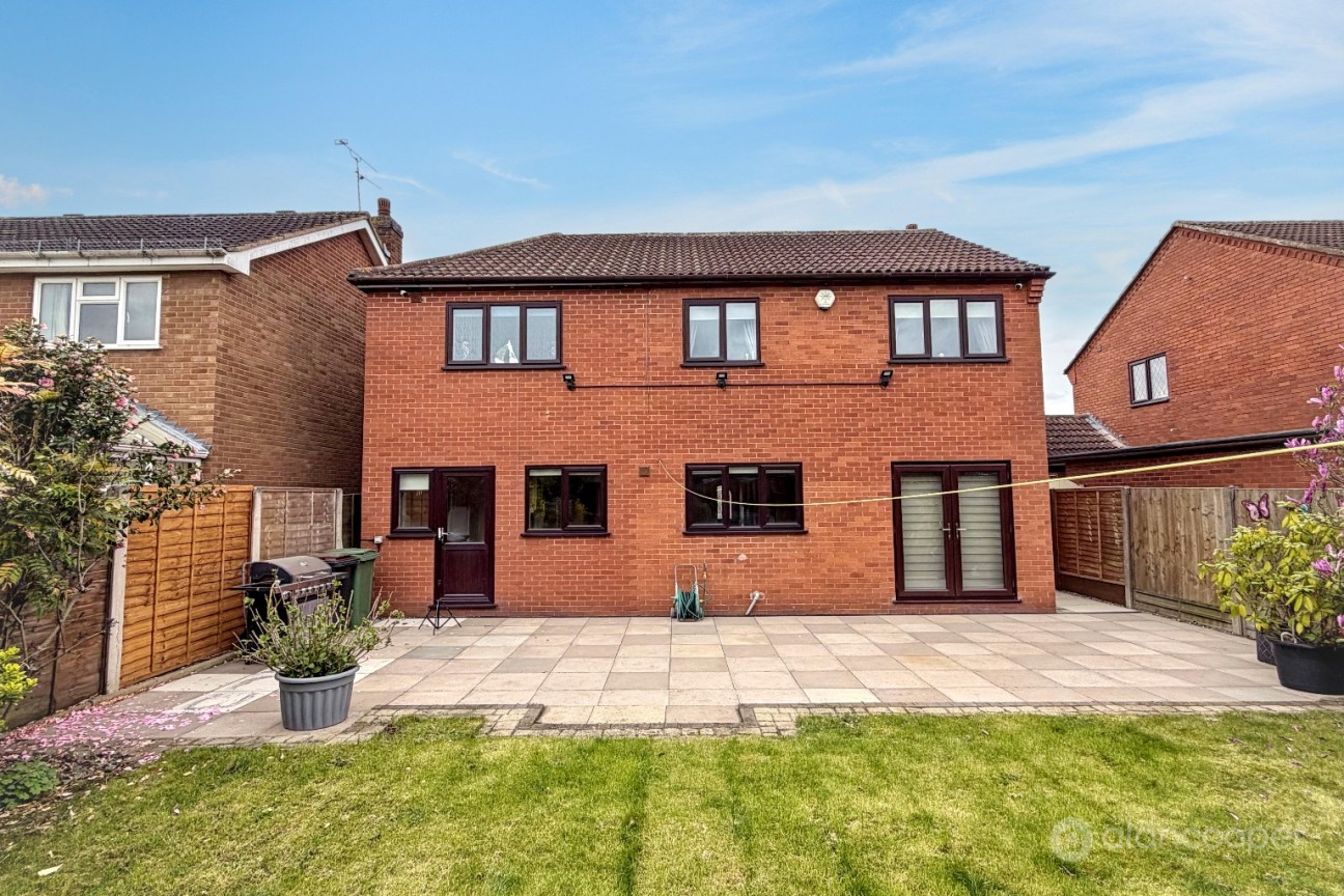 Dorchester Way, St Nicolas Park, Nuneaton, CV11 6XB