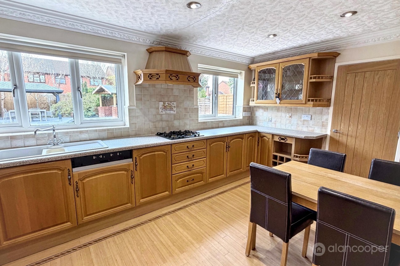 Dorchester Way, St Nicolas Park, Nuneaton, CV11 6XB