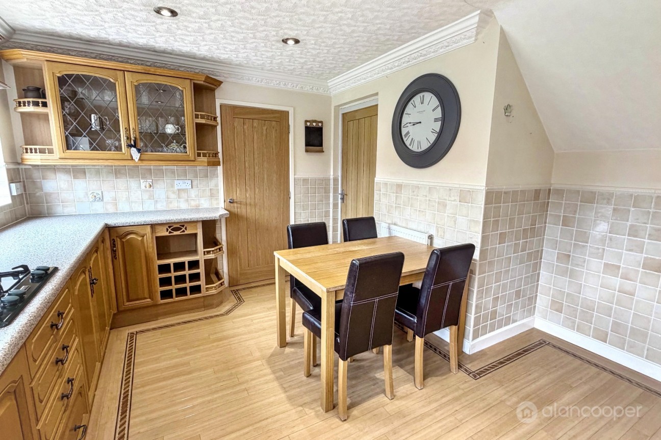 Dorchester Way, St Nicolas Park, Nuneaton, CV11 6XB