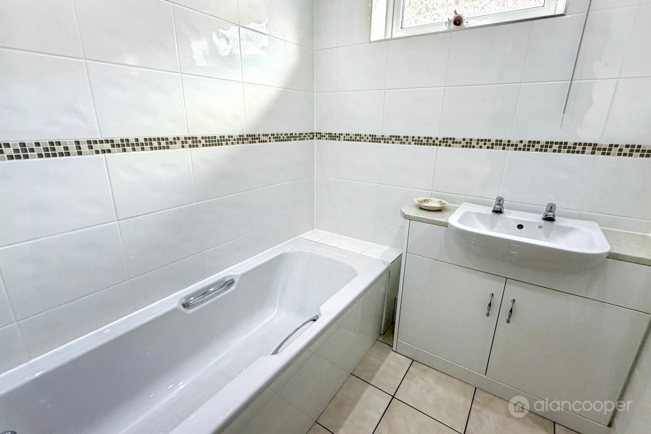 Rainsbrook Drive, Whitestone, Nuneaton, CV11 6UE