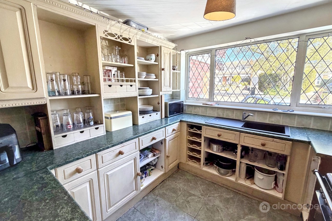 Hillside Drive, Nuneaton, CV10 0LF