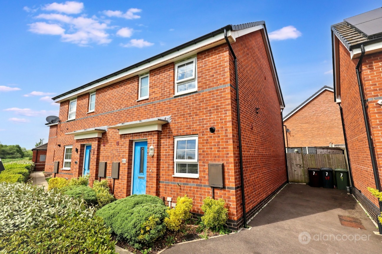 Azure Walk, Nuneaton, Warwickshire, CV10 9GQ