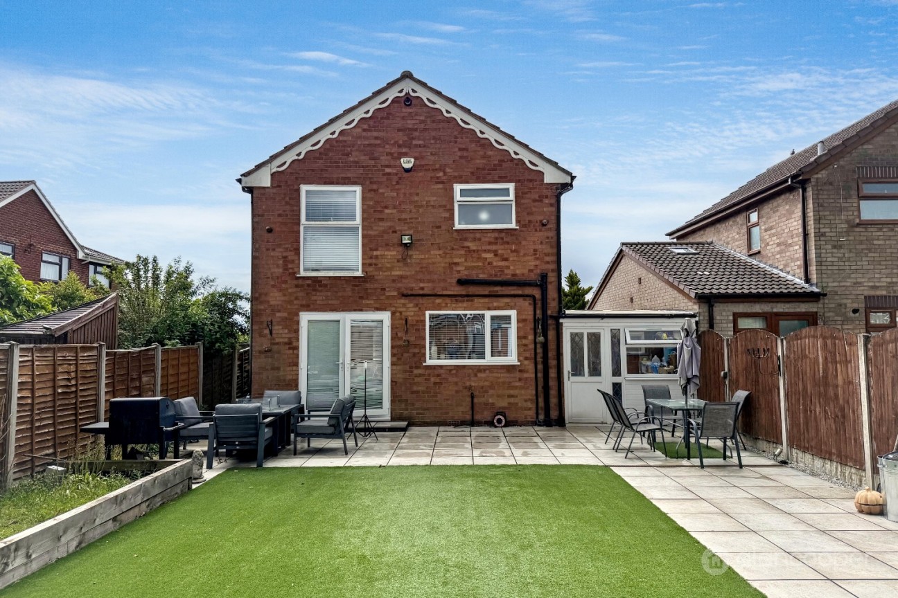 Charnwood Avenue, Arbury View, Nuneaton, CV10 7NZ
