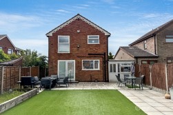 Charnwood Avenue, Arbury View, Nuneaton, CV10 7NZ