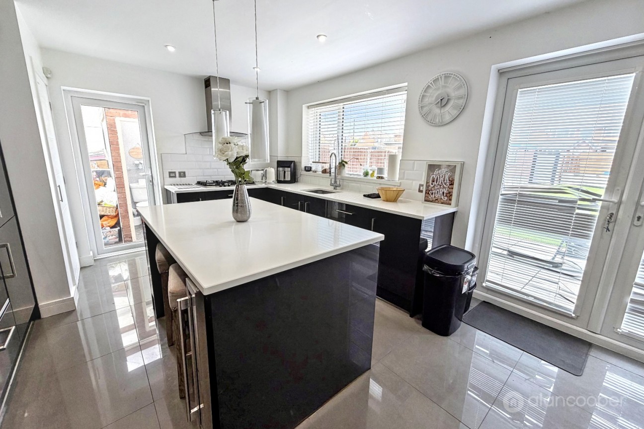 Charnwood Avenue, Arbury View, Nuneaton, CV10 7NZ