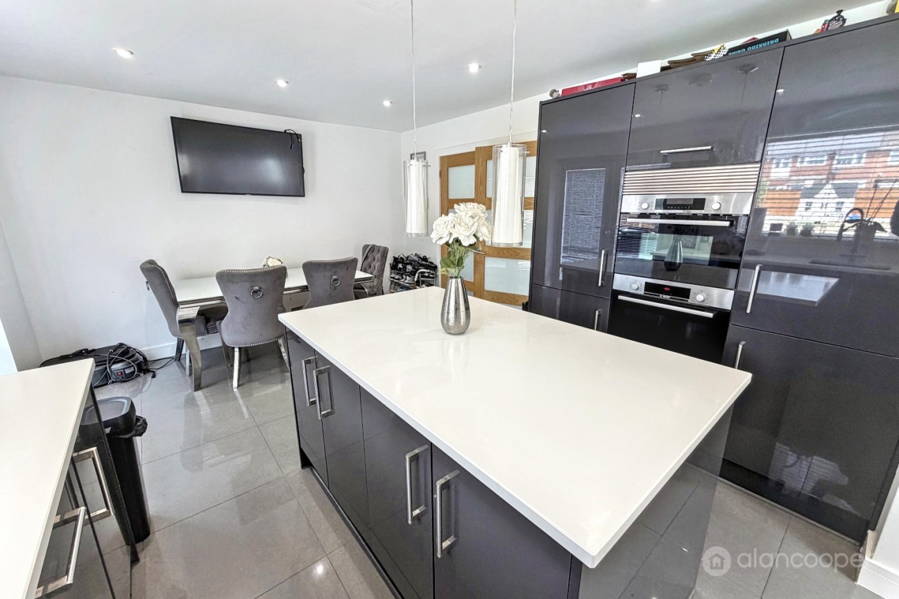 Charnwood Avenue, Arbury View, Nuneaton, CV10 7NZ