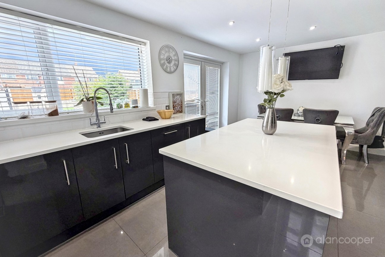 Charnwood Avenue, Arbury View, Nuneaton, CV10 7NZ