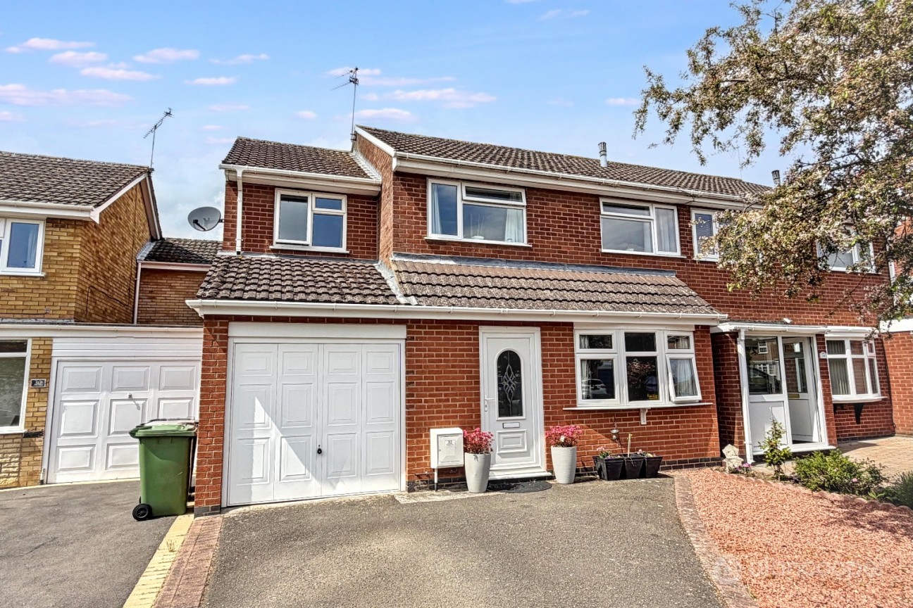 Abingdon Way, St Nicolas Park, Nuneaton, CV11 6DX