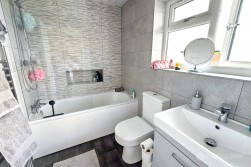 Abingdon Way, St Nicolas Park, Nuneaton, CV11 6DX