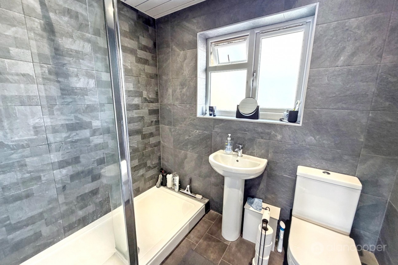 Abingdon Way, St Nicolas Park, Nuneaton, CV11 6DX