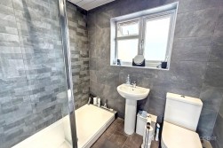 Abingdon Way, St Nicolas Park, Nuneaton, CV11 6DX