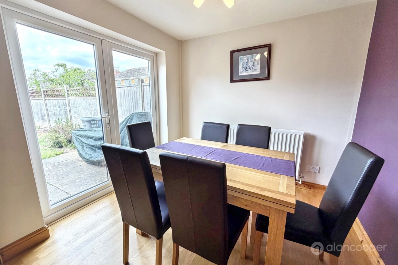 Abingdon Way, St Nicolas Park, Nuneaton, CV11 6DX