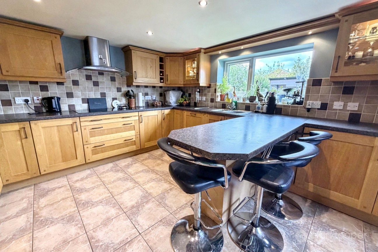 Abingdon Way, St Nicolas Park, Nuneaton, CV11 6DX
