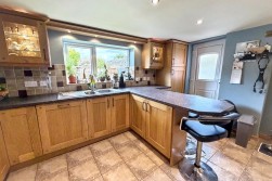 Abingdon Way, St Nicolas Park, Nuneaton, CV11 6DX