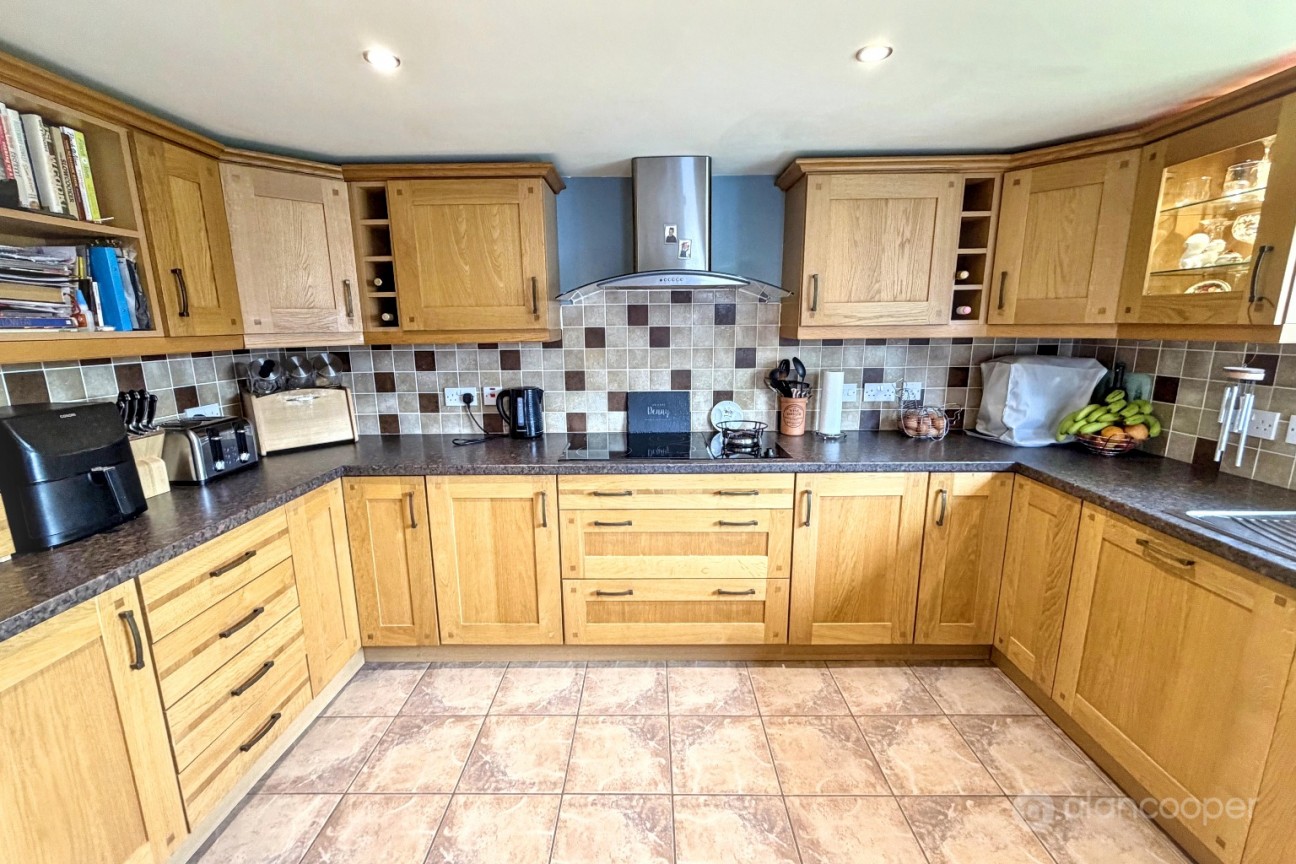Abingdon Way, St Nicolas Park, Nuneaton, CV11 6DX