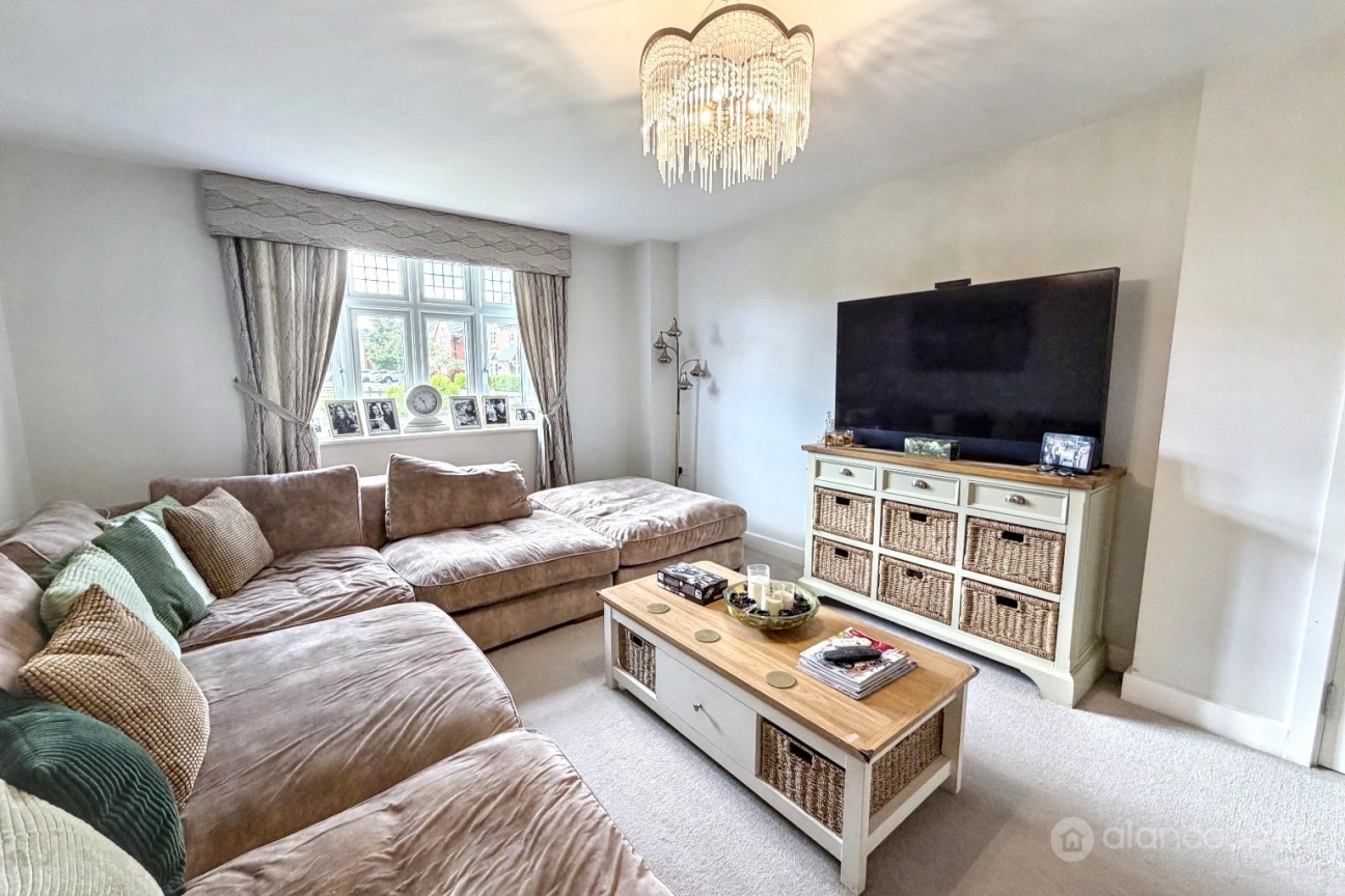 Russett Avenue, Manor Fields, Nuneaton, CV11 6YW