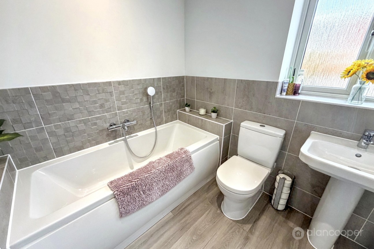 Russett Avenue, Manor Fields, Nuneaton, CV11 6YW
