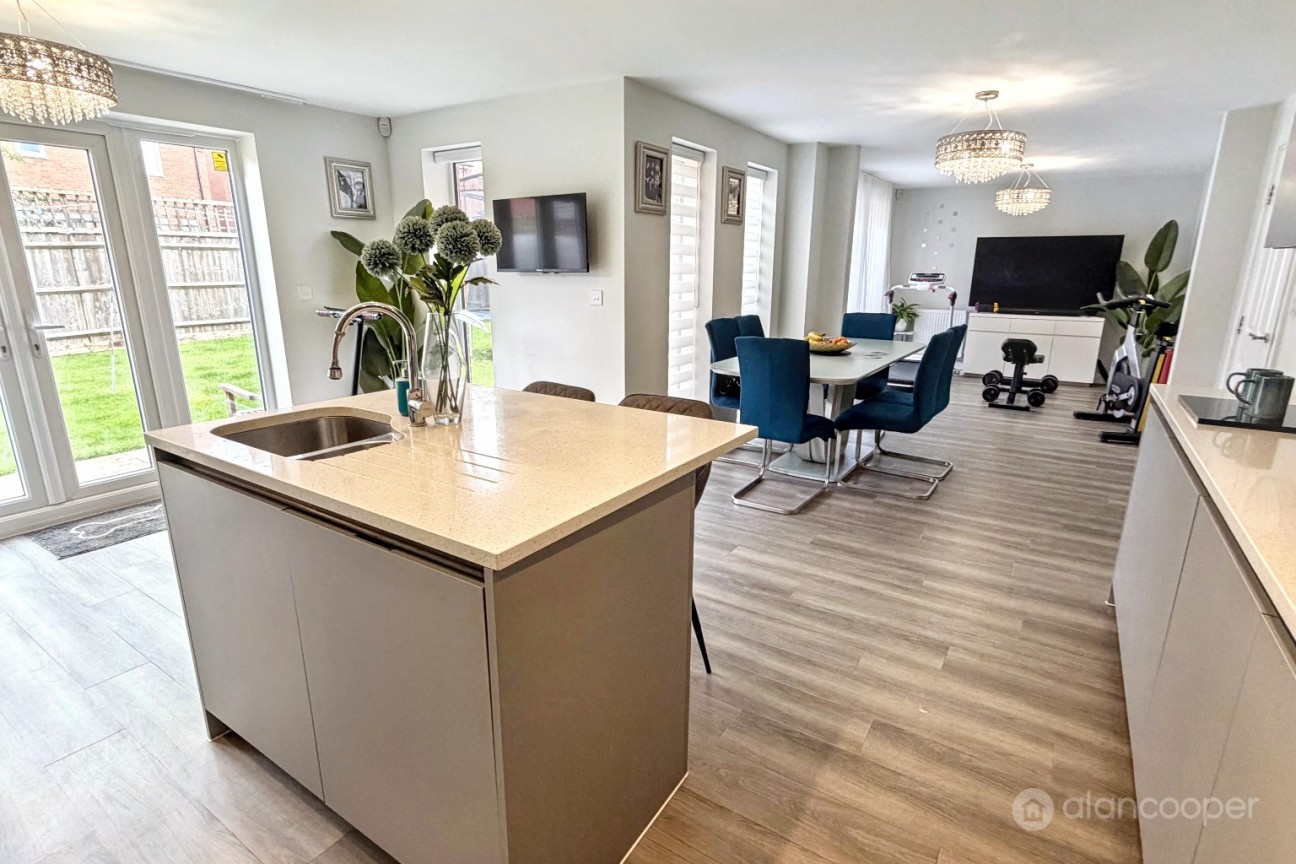 Russett Avenue, Manor Fields, Nuneaton, CV11 6YW