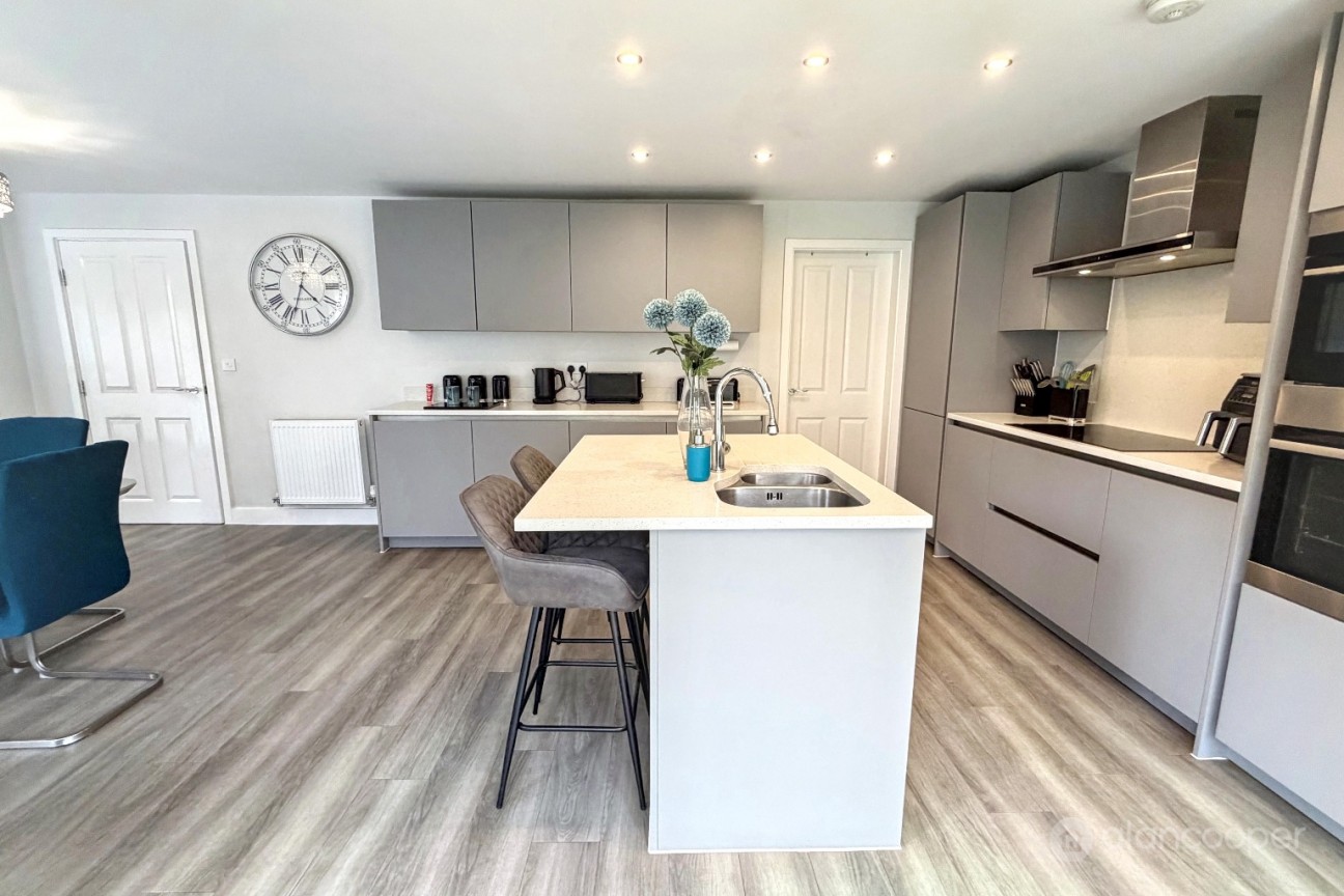 Russett Avenue, Manor Fields, Nuneaton, CV11 6YW