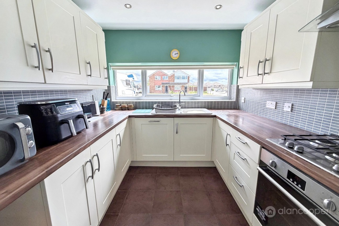 Norfolk Crescent, Lindley Park, Nuneaton, CV10 8BY