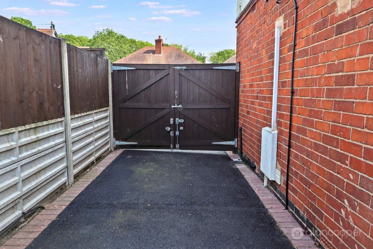 Oldbury Road, Hartshill, Nuneaton, CV10 0TE