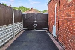 Oldbury Road, Hartshill, Nuneaton, CV10 0TE