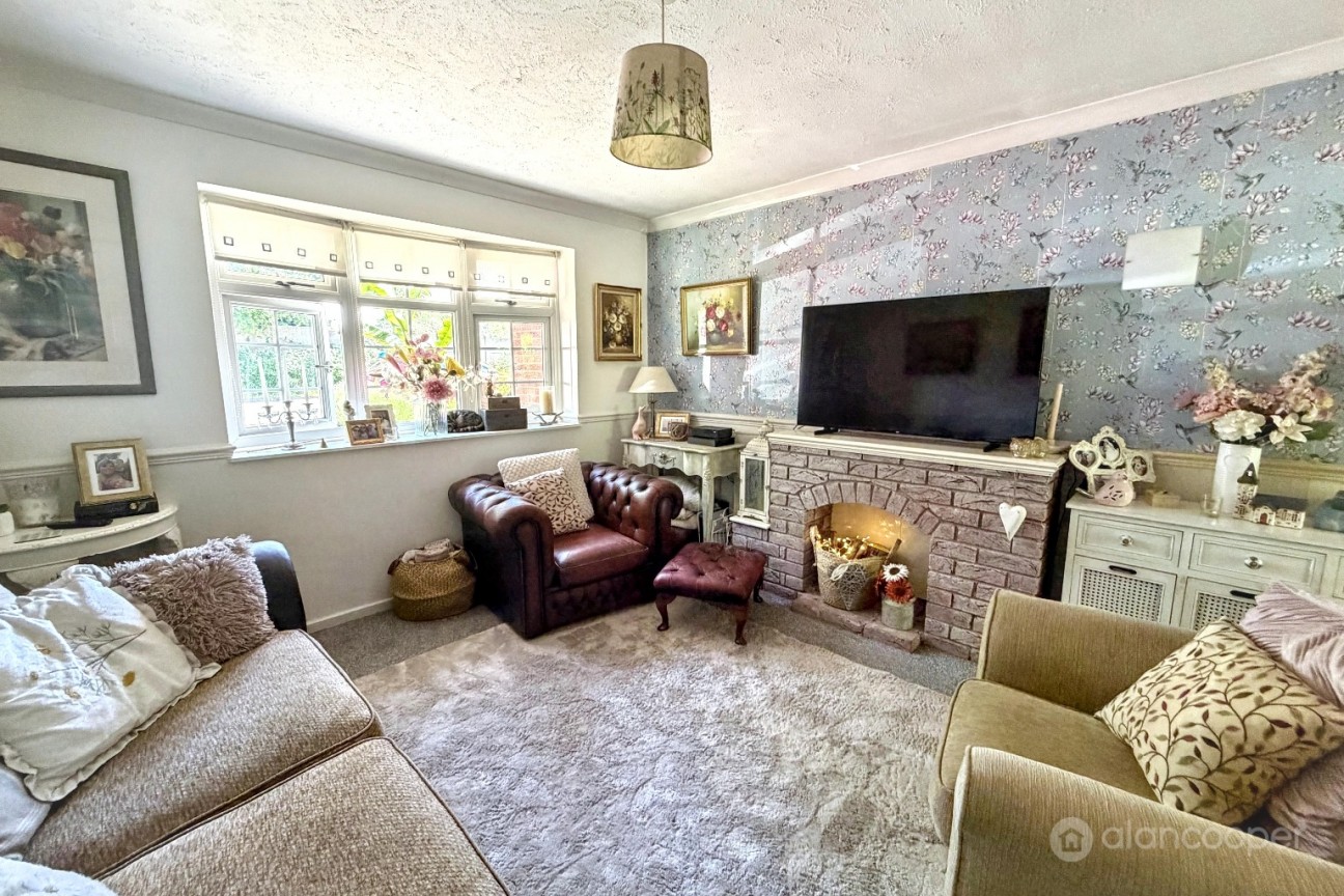 Aviemore Close, Glendale, Nuneaton, CV10 7JJ