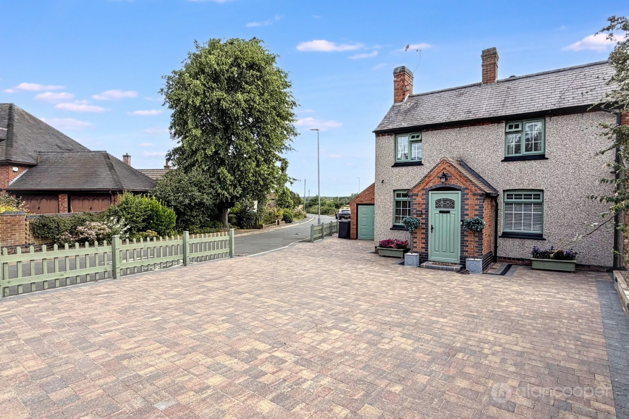 High Street, Stoke Golding, CV13 6HF